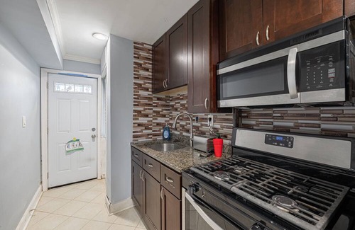 Anacostia Condo | Modern Lux 2 Bedroom Condo Near Sites with Easy Parking