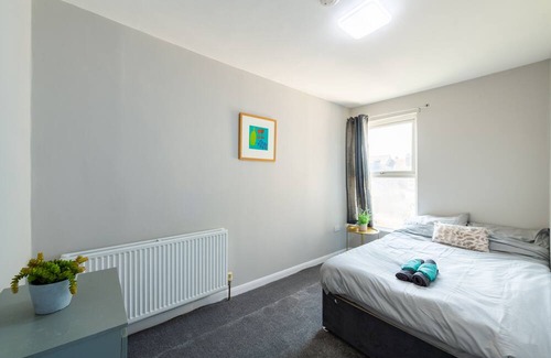Maidstone House | Cosy 4 Bedroom Comfort Stay Home