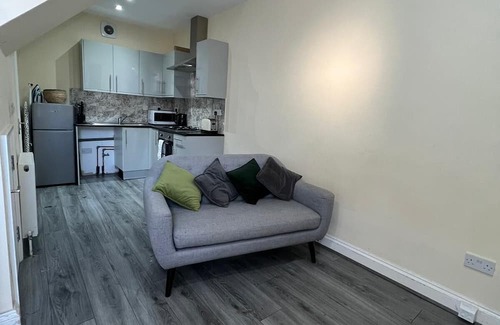 Boleyn House | Cosy 2 Bed House in East Ham