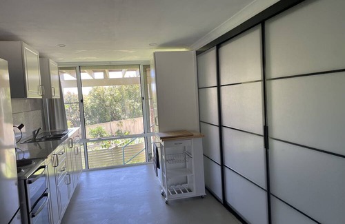 Safety Beach Apartment | 5 minutes walk to pristine beaches. Safety beach is a quiet residential locale.