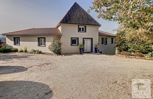 Cajarc Villa | La Tourelle du Lot, a modern luxury villa located in Cajarc near the Lot