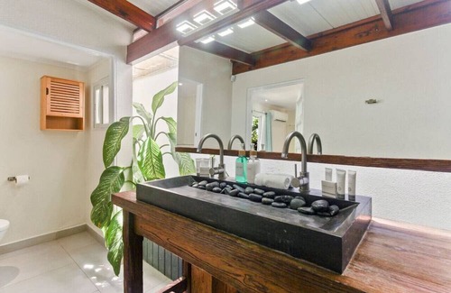 Boegoeroei Apartment | Hidden Hill Bungalows 1 by Bocobay