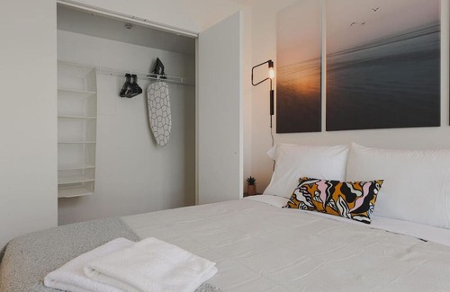 Ahuntsic Apartment | Acadie District 1-Bedroom Condo