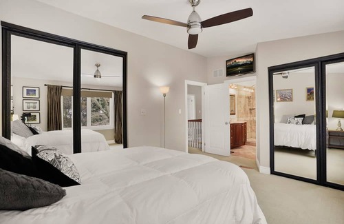Burlington Villa | Private 4-bedroom home steps to Lake Ontario