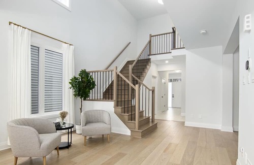 Ottawa Division Villa | Stylish Family Villa in Luxury Neighbourhood, Downtown - Airport - River.