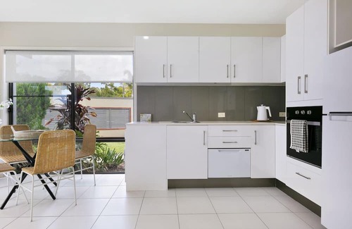 Reedy Creek Apartment | Central, Tranquil, Stylish - Close to everything and Pet friendly.