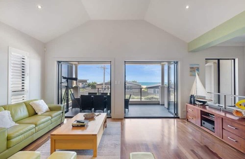 McCracken House | Bennys - 47A Hindmarsh Rd McCracken