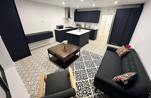 East Ham South House | Immaculate 4-Bed House near City Airport