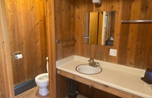 Glenwood Springs Cabin | North Facing Room #11