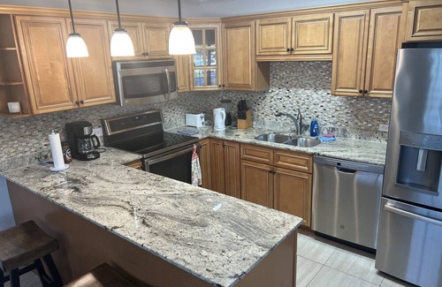 George Town Condo | Seaside RetreatnLuxury, Large Condo, King Size, 10 minutes to Smith Cove on walk