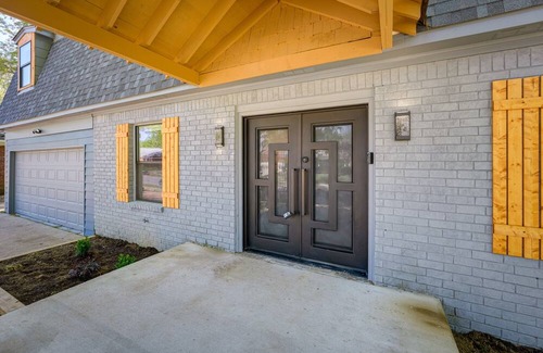 Parkway Village Cottage | Memphis Vacation Rental ~ 10 Mi to Graceland!