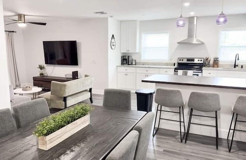 Fort Pierce North Apartment | 4 Bedroom 763762 by Houzlet