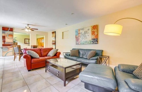 Plantation Apartment | 3 Bedroom 755387 by Houzlet