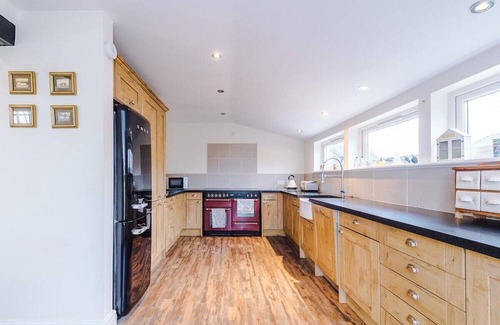 Sandbach House | Country 4-bed house with views