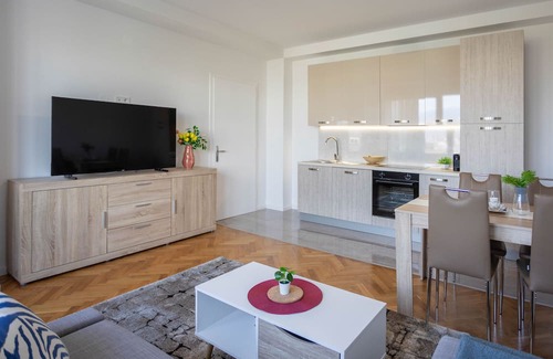 Zagreb Apartment | Spacious 2BDR Apartment- Skyline View