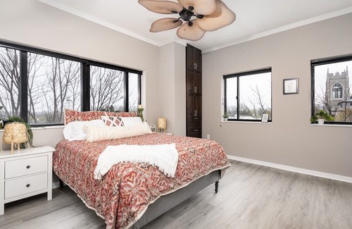 Fourth Ward Condo | Free Parking I Uptown Luxury w/ Pool & Rooftop