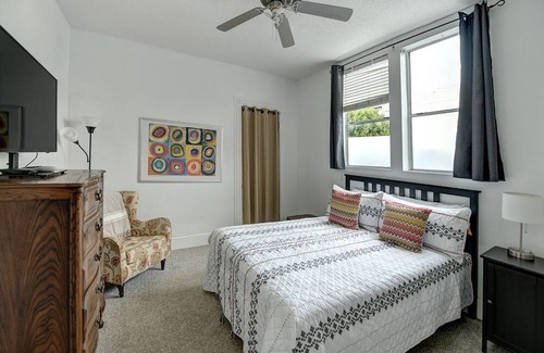 Cow Hollow Apartment | 4 Bedroom flat in ideal location by upscale shops, cafes. Fast WiFi