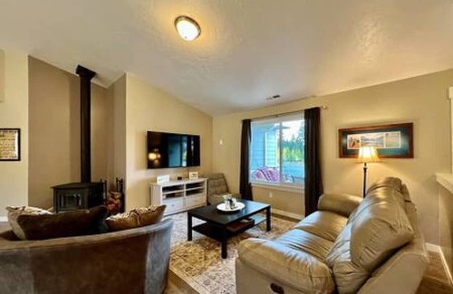 Baker City House | FO - Gorgeous! 4 Bdrm, 3 Bath Mtn Getaway, Hot Tub