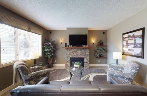 East Kootenay Condo | Fully furnished 2-bed/2-bath condo in Radium Hot Springs, BC, CAN - sleeps 6.