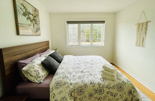 Whitby House | Garden view room with washroom