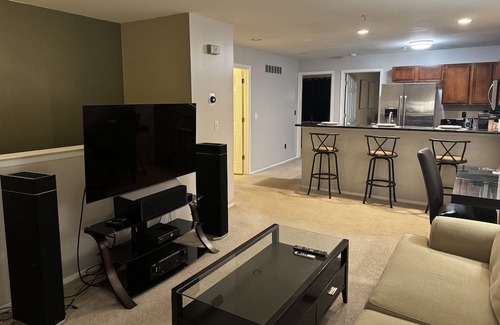 Pontiac Condo | Modern Gem: Garage, Laundry, Home Comforts Await in Stylish Condo Retreat.