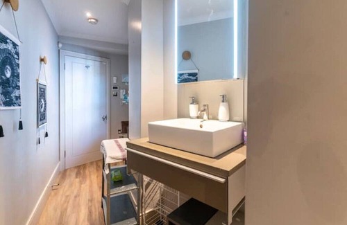 Vincent Square Apartment | Entire En-suite Double room in Central London