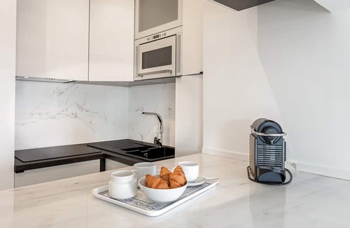 Golden Triangle of Art Apartment | Paseo del Prado III Museum area for two