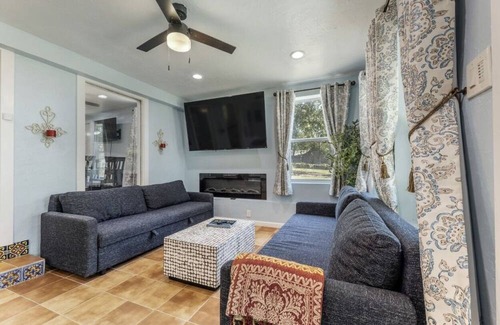 Quinlan House | Your Lakefront Retreat Awaits