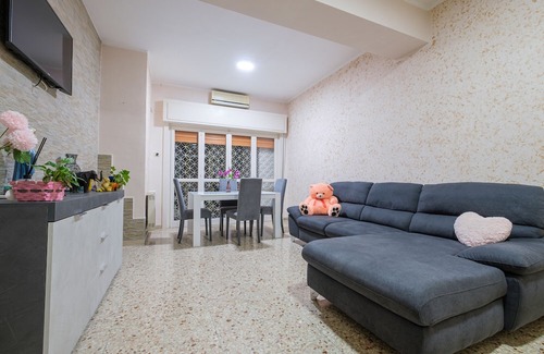 Mili San Pietro Apartment | Apartment 'Aurora Inn' with Balcony, Wi-Fi and Air Conditioning