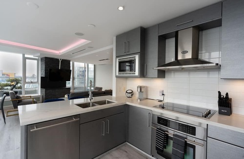 Gastown Apartment | NY Style Penthouse with Private Hot Tub