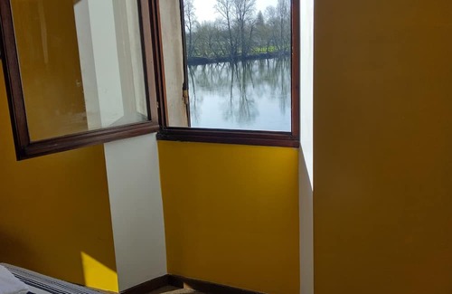 Lamothe-Montravel Apartment | Dordogne Riverside apartment in historic village.