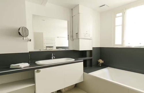Quartier du Gros-Caillou Apartment | A LUXURY YET TYPICAL PARISIAN CHARM-A SHORT WALK FROM EIFFEL-RUE SAINT DOMINIQUE