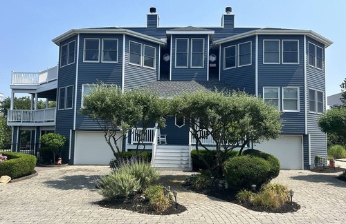 Loveladies House | Loveladies, LBI Bayside sunsets, minutes from the beach, with a pool & 3 decks!