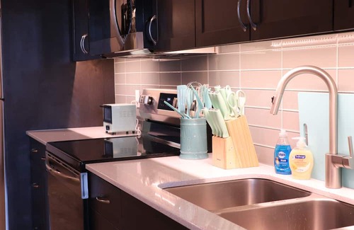 Greenwood Apartment | Lovely 1 Bedroom with parking!