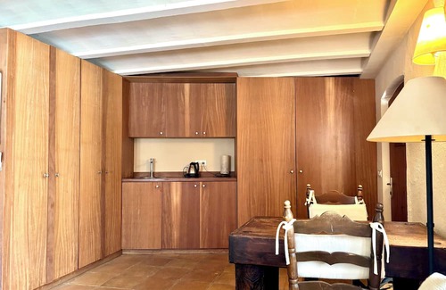 Ullastret Apartment | EL FORT DúLLASTRET, Apartment 1: Studio with King Size Bed
