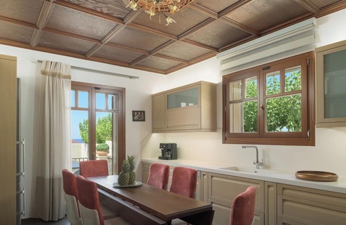 Pigianos Kampos Villa | Newly Renovated Villa with Private Pool & BBQ, close to the Beach