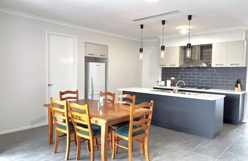 Kalkallo House | Perfect Family Home w Garage Near Parks & Donnybrook