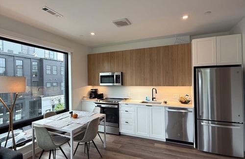East Boston Apartment | Luxury 1BR w/Rooftop 5 min to Logan Airport Free EV Garage Parking