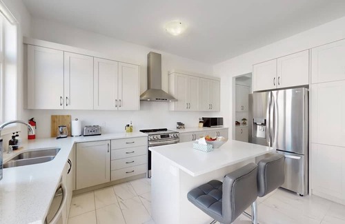 Caledon House | Relaxing 5BR & 4.5WR Detached Home | Sleeps 13