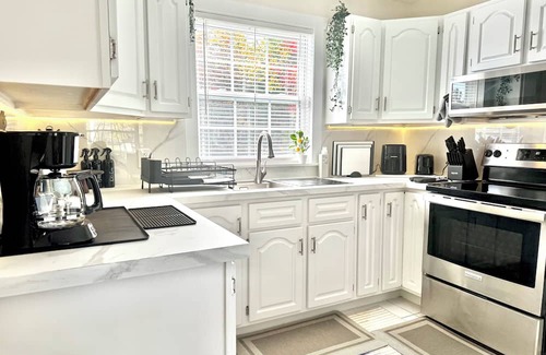 Sydney Apartment | Modern 2BR Haven Near Hospital & Minutes to Shop