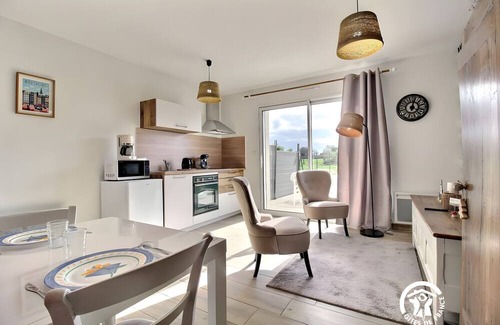 Neant-sur-Yvel House | Holiday Home “Le Gîte de Marguerite” with Wi-Fi