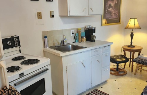 Hanna Apartment | Town-in-Country Suite in Hanna