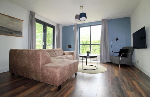 Ewijk House | Bright Bungalow in Peaceful Park Setting