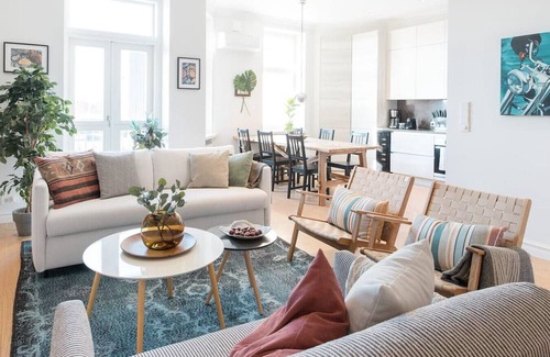 Punavuori Apartment | Luxury Penthouse | Sauna | Balcony | AirCon