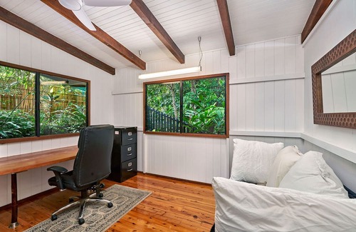 Cairns House | Kalamunda - A Home in the Forest!