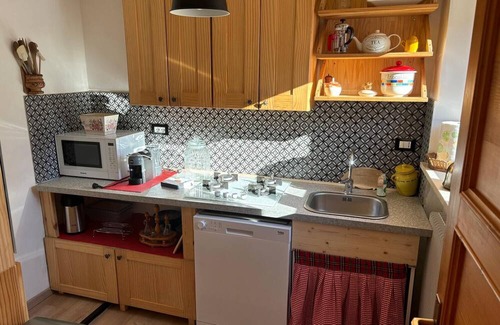 Bellamonte House | Holiday Home 'Ciasa La Cate' with Mountain View, Private Terrace and Wi-Fi