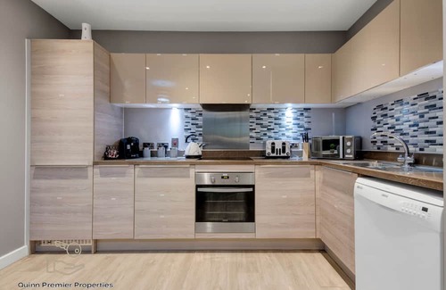 Fairfield Apartment | Deluxe Croydon Apartment - NHS & Professionals