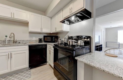 Pleasant Valley Apartment | Private Gated 4BR 4BA Home Away From Home Near DT