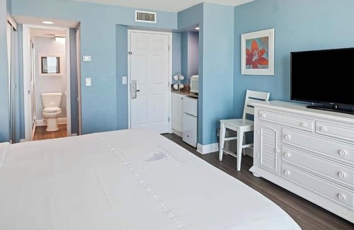 Ormond Beach Hotel | Refresh in This Ocean View 1BR w/Resort Amenities, Kitchen & Beach Nearby