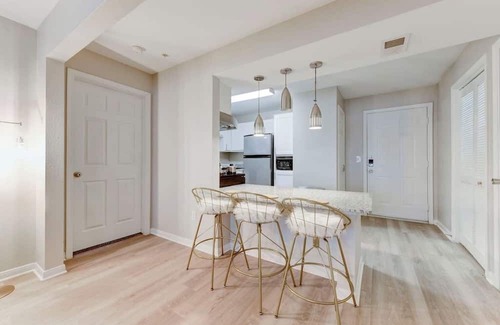 Pleasant Valley Apartment | Relaxing Pool Spacious 4BR 4BA Close to Everything